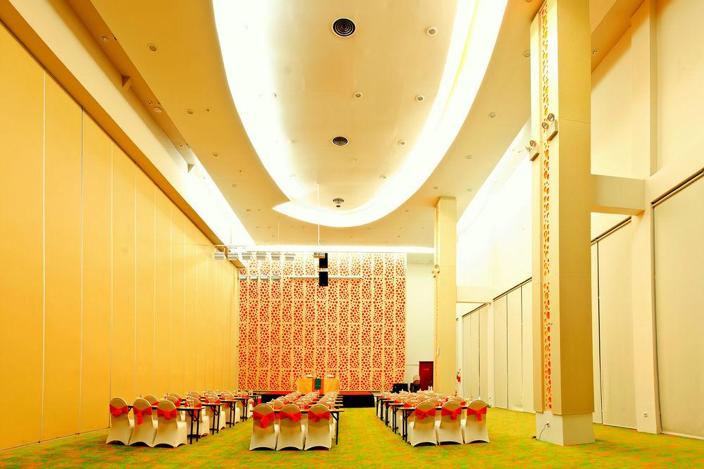 Harris Hotel Batam Center Exterior foto